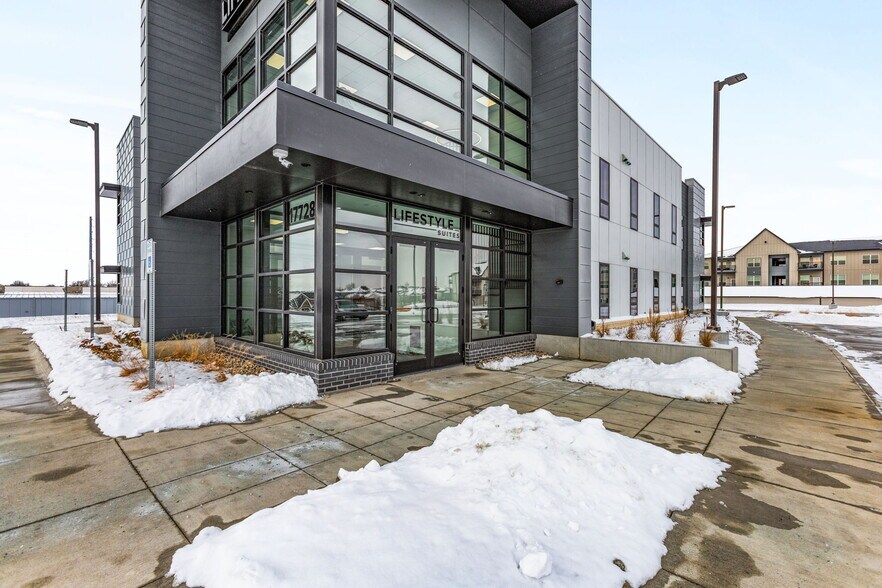 17728 Oakmont Dr, Omaha, NE à louer - Photo de l’immeuble – Image 2 sur 23