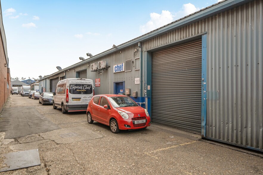 7A-7E Standard Rd, Londres à vendre - Photo de l’immeuble – Image 2 sur 5