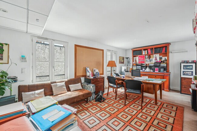 Plus de détails pour 5 Rue La Bruyère, Paris - Bureau à louer