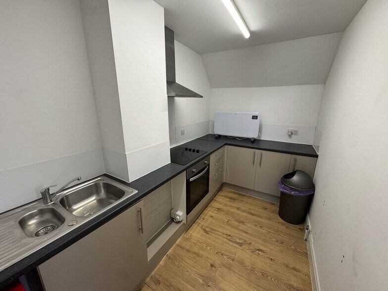 128 Stratford Rd, Solihull à vendre - Photo de l’immeuble – Image 3 sur 8