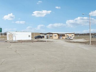 Plus de détails pour 536 N Ash St, Nowata, OK - Local commercial à vendre