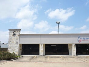 8525 Jackrabbit Rd, Houston, TX à louer Photo de l’immeuble– Image 1 sur 4