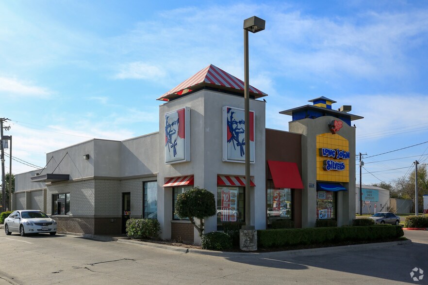 11153 Leopard St, Corpus Christi, TX à louer - Photo de l’immeuble – Image 3 sur 5