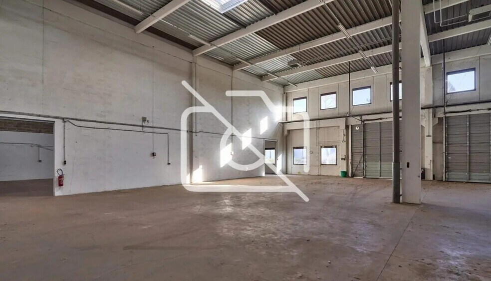 Industriel/Logistique dans Lognes à louer - Photo de l’immeuble – Image 3 sur 9