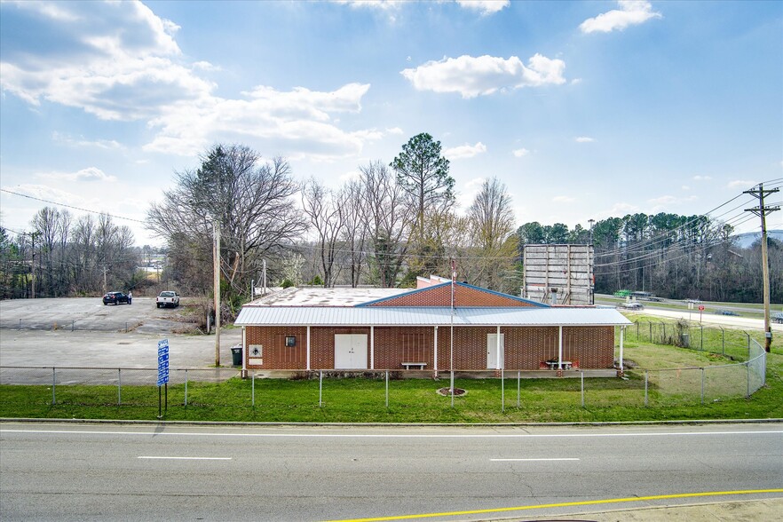 689 Bockman way, Sparta, TN à vendre - Photo de l’immeuble – Image 3 sur 15