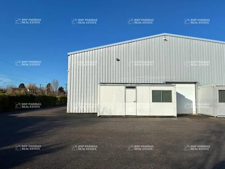 Local d'activités dans Garancières à vendre - Photo de l’immeuble – Image 2 sur 15