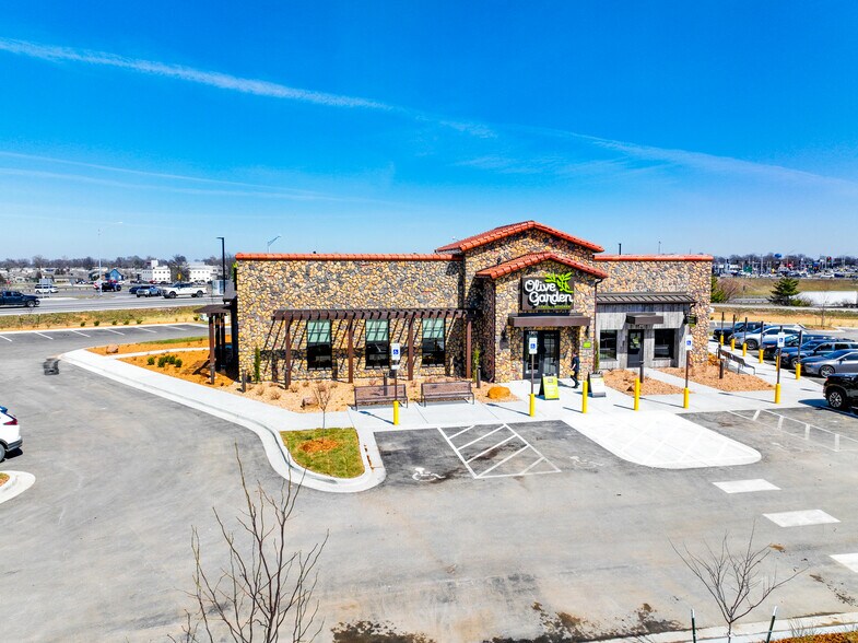1901 E North Ave, Belton, MO à vendre - Photo de l’immeuble – Image 2 sur 21