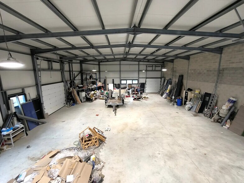 Local d’activités dans Saint-Leu-la-Forêt à louer - Photo intérieure – Image 2 sur 7