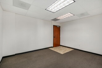 240 S La Cienega Blvd, Beverly Hills, CA à louer Photo intérieure– Image 2 sur 17