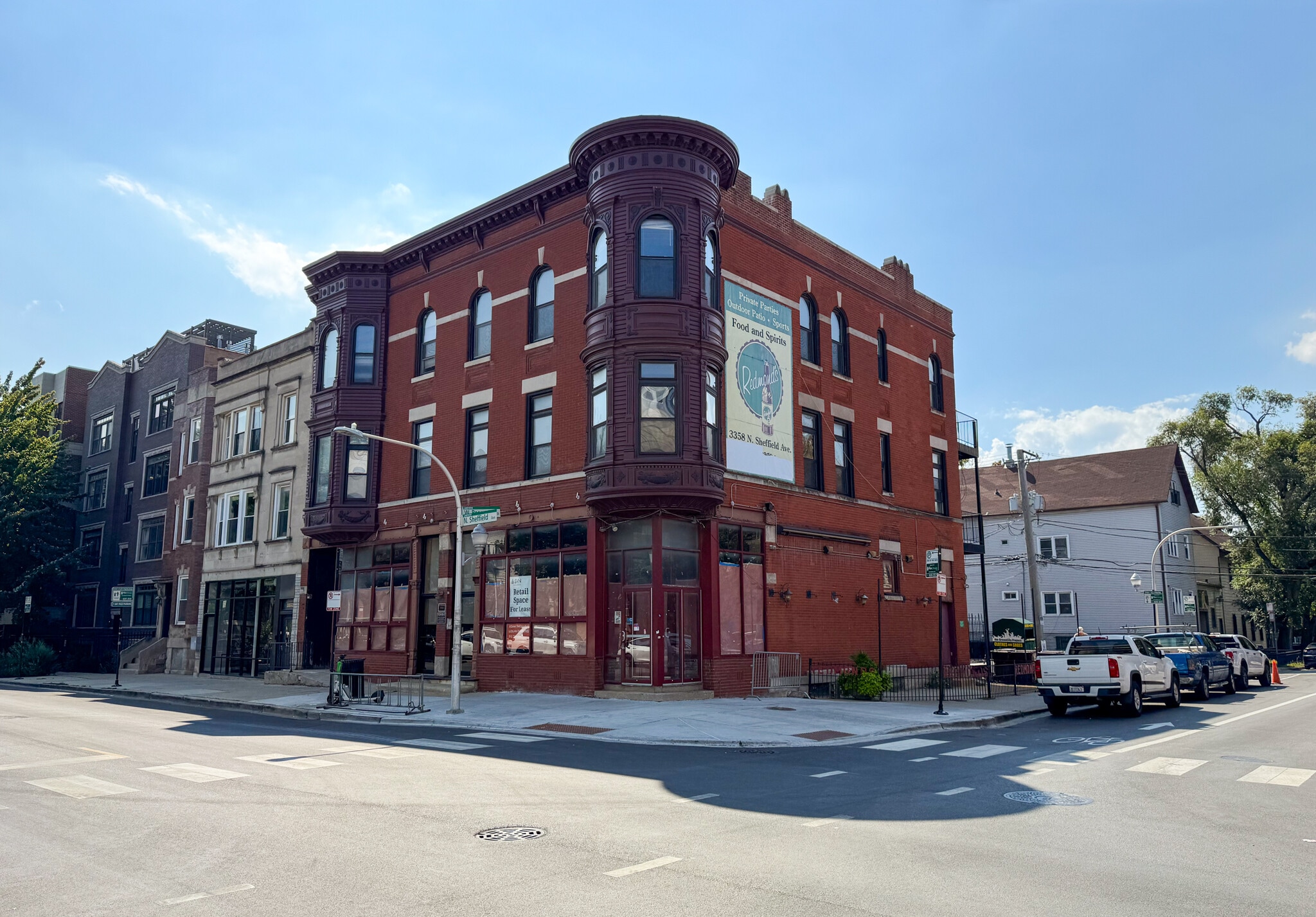 3356-3358 Sheffield Ave, Chicago, IL à louer Photo de l’immeuble– Image 1 sur 3