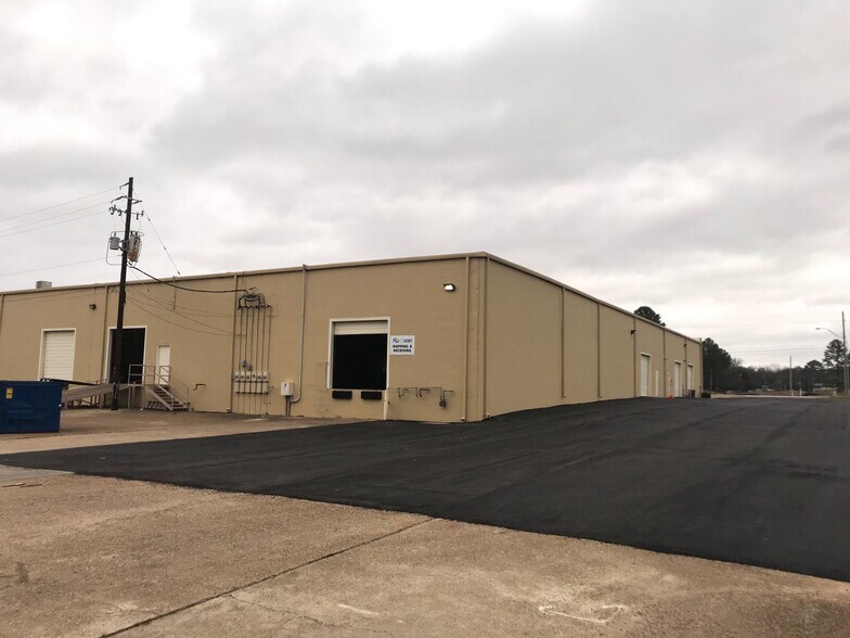 1612-1630 E Whaley St, Longview, TX à louer - Photo de l’immeuble – Image 3 sur 11