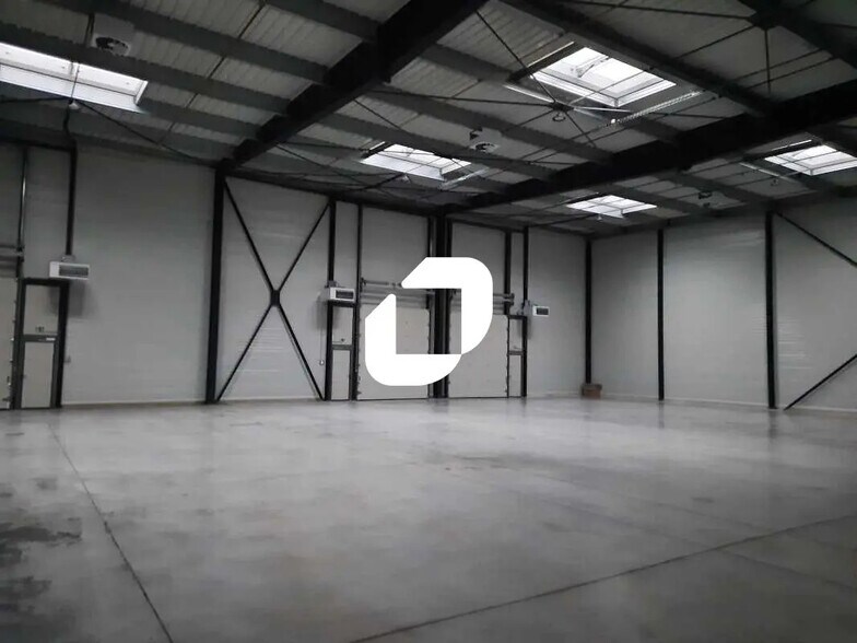 Local d’activités dans Villebon-sur-Yvette à louer - Photo de l’immeuble – Image 3 sur 10