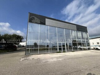 Plus de détails pour 83 Avenue Des Sorbiers, La Ciotat - Local d'activités à louer