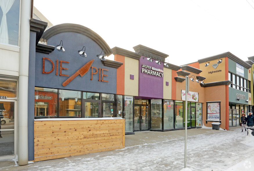 11215-11219 Jasper Ave NW, Edmonton, AB à louer - Photo de l’immeuble – Image 1 sur 3