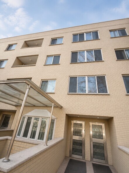 13238 41st Ave, Flushing, NY à vendre - Photo de l’immeuble – Image 2 sur 6
