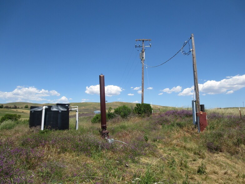 Camp 8 Road, Paso Robles, CA à vendre - Photo de l’immeuble – Image 3 sur 12