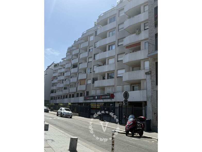 27 Rue Pajol, Paris à vendre - Photo de l’immeuble – Image 2 sur 15