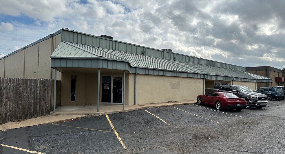 5421-5425 S 101st East Ave, Tulsa, OK à louer - Photo de l’immeuble – Image 2 sur 8