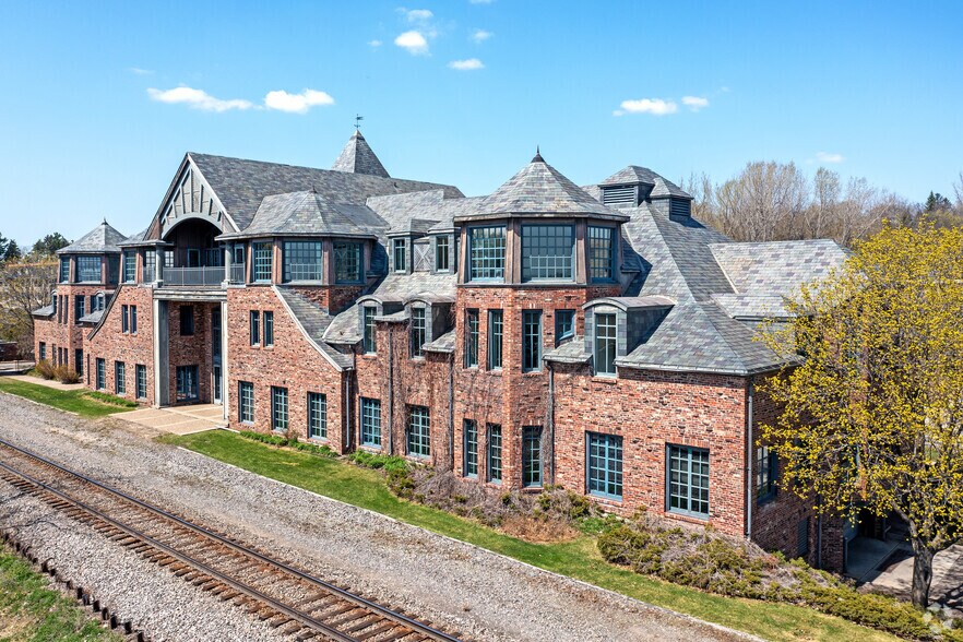 200 Lake St E, Wayzata, MN à louer - Photo de l’immeuble – Image 2 sur 12