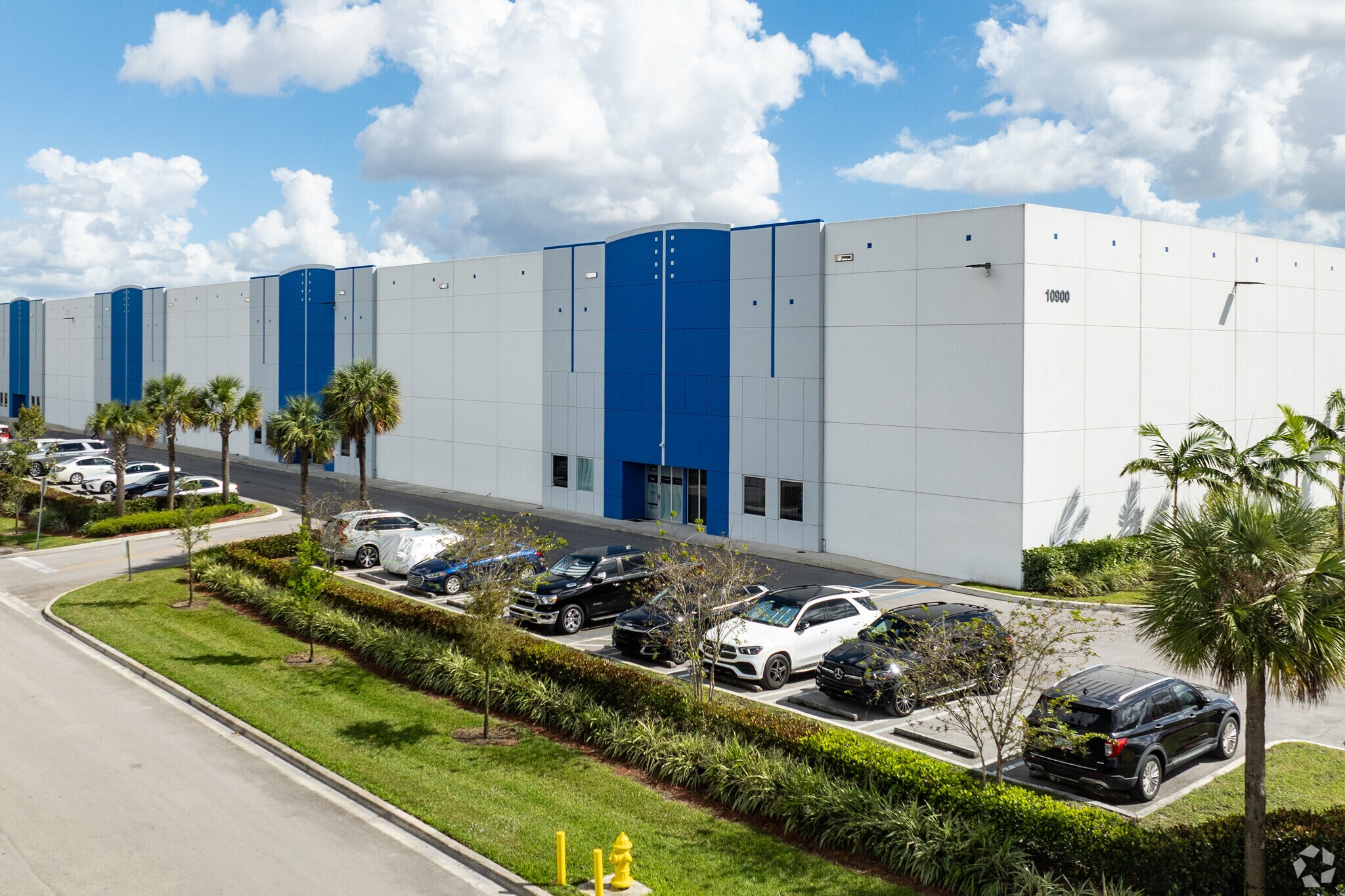 10900 NW 146th St, Hialeah Gardens, FL à louer Photo principale– Image 1 sur 33