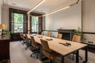 40 Grosvenor Gdns, Londres à louer Photo de l’immeuble– Image 1 sur 6