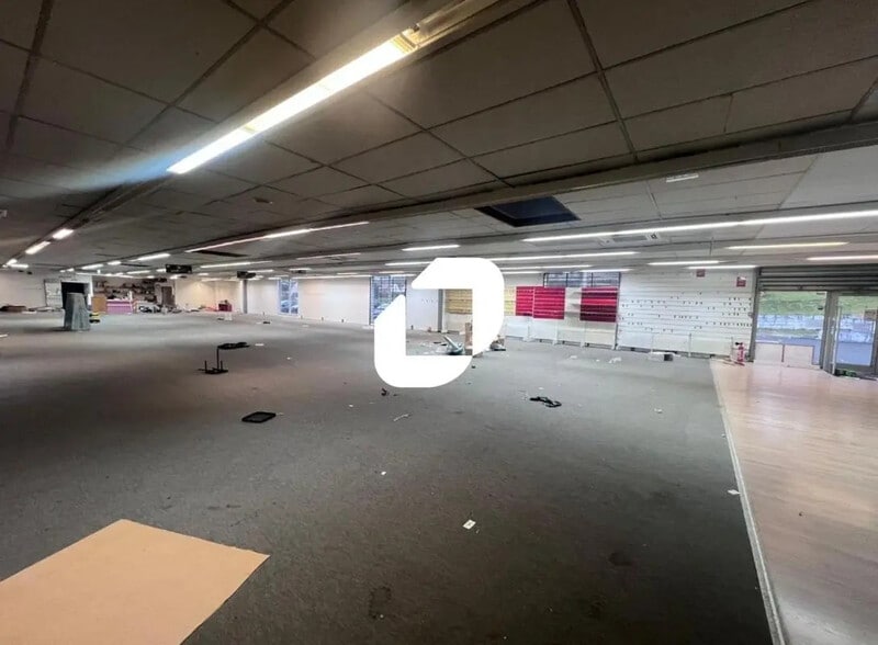 Local d’activités dans Couilly-Pont-aux-Dames à louer - Photo de l’immeuble – Image 1 sur 6