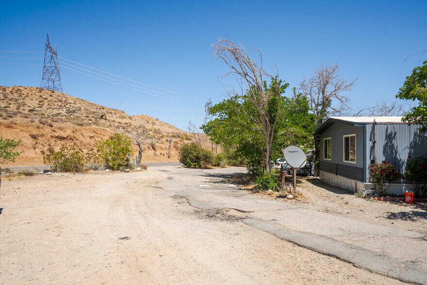 34220 Cheseboro Rd, Palmdale, CA à vendre - Photo de l’immeuble – Image 3 sur 11