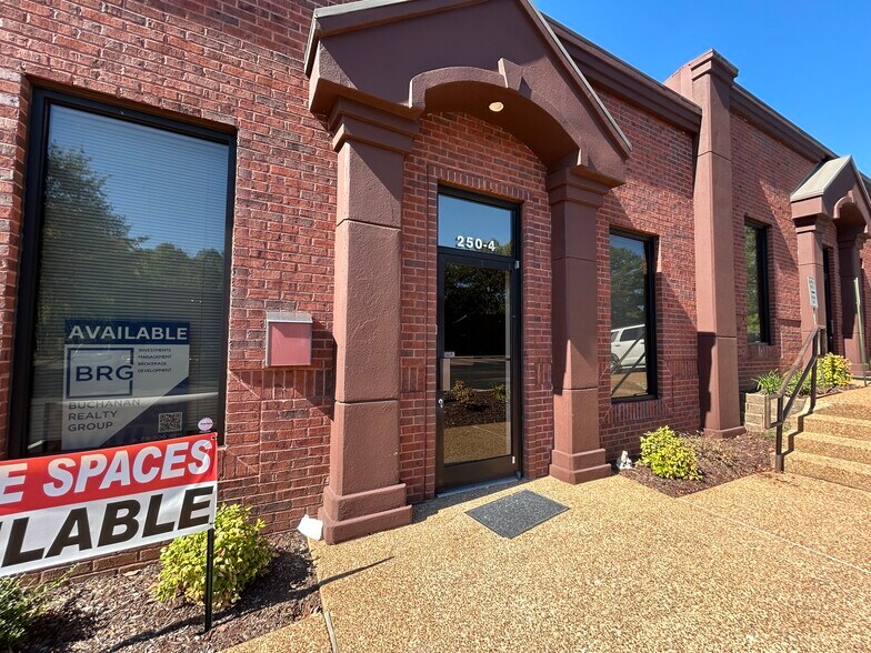 250 N Parkway, Jackson, TN à louer - Photo principale – Image 1 sur 9