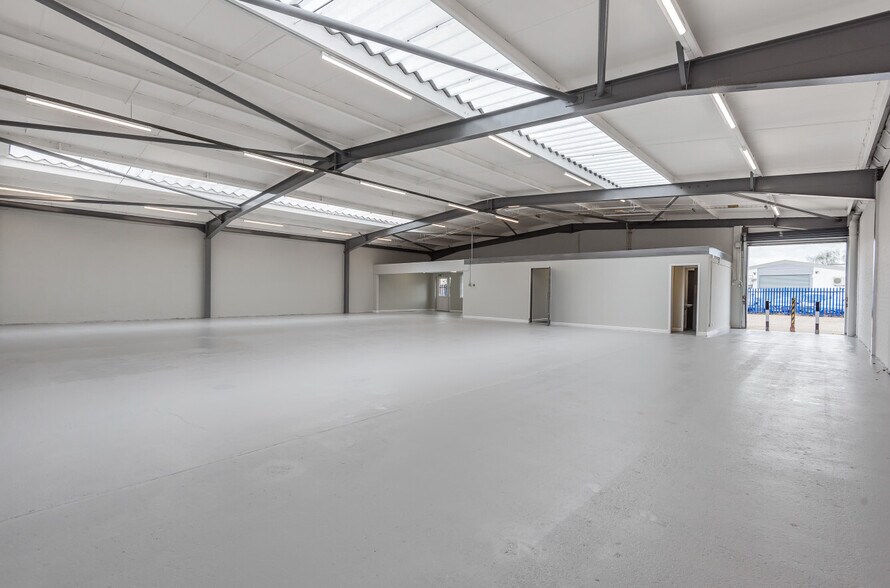 Dedworth Rd, Windsor à louer - Photo de l’immeuble – Image 2 sur 7