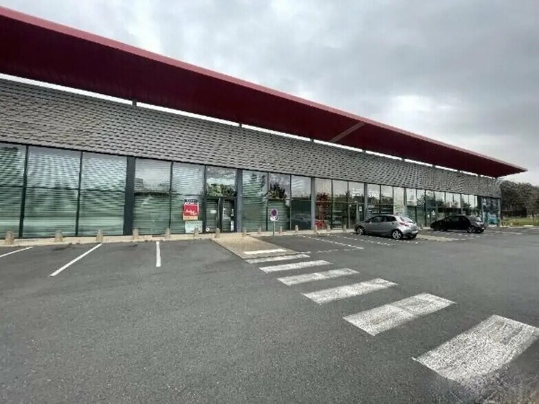 Local commercial dans Reims à louer - Photo de l’immeuble – Image 3 sur 11