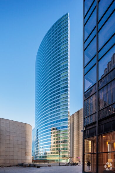 20 Place De La Défense, Puteaux à louer - Photo de l’immeuble – Image 3 sur 4