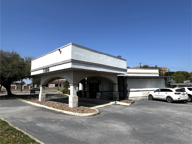 7386 Barlite Blvd, San Antonio, TX à vendre - Photo de l’immeuble – Image 1 sur 8