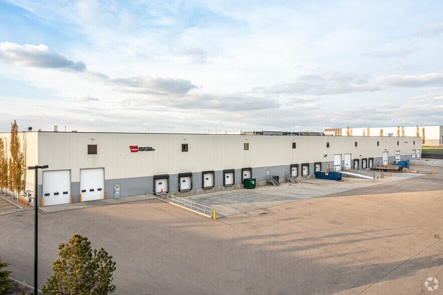 6404-6418 Roper Rd NW, Edmonton, AB à louer - Photo de l’immeuble – Image 2 sur 4