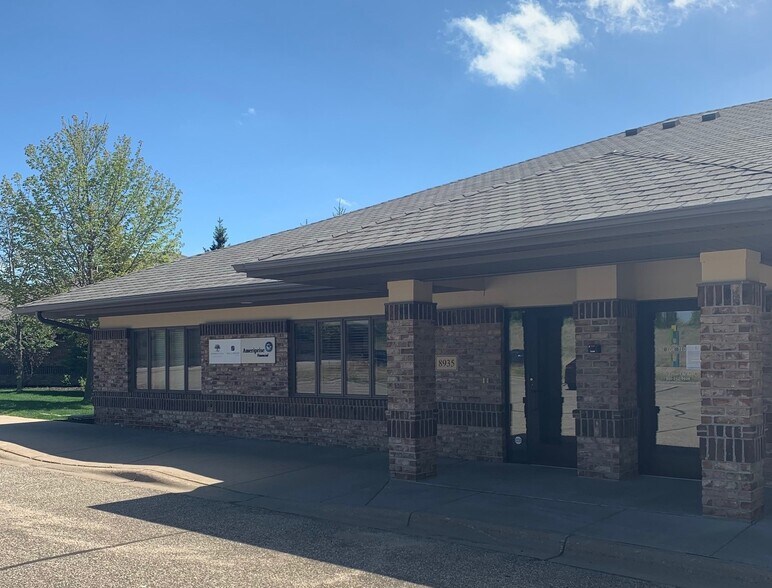 8935 33rd St N, Lake Elmo, MN à louer - Photo de l’immeuble – Image 2 sur 8