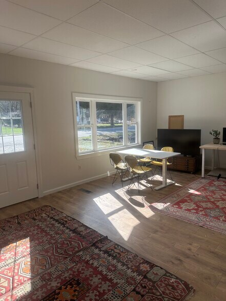 1041 Main Rd, Westport, MA à louer - Photo intérieure – Image 1 sur 10