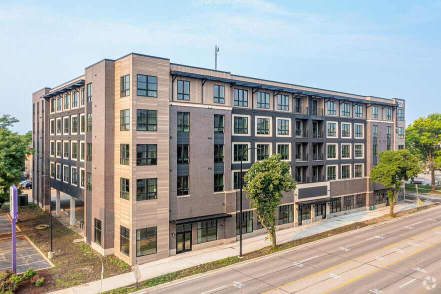 1007 W University Ave, Urbana, IL à louer - Photo principale – Image 1 sur 4