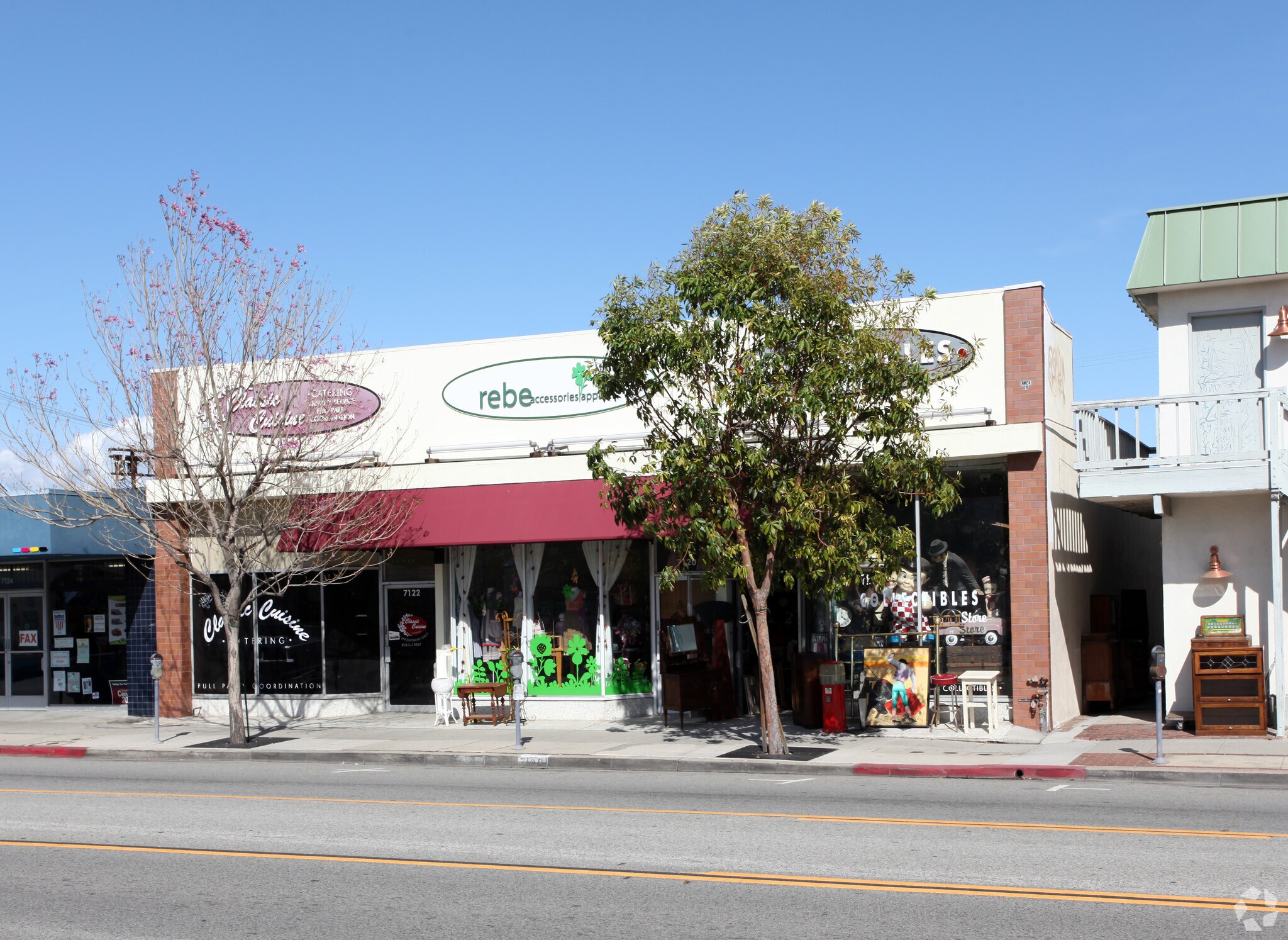 7118-7122 Owensmouth Ave, Canoga Park, CA à vendre Photo principale– Image 1 sur 5