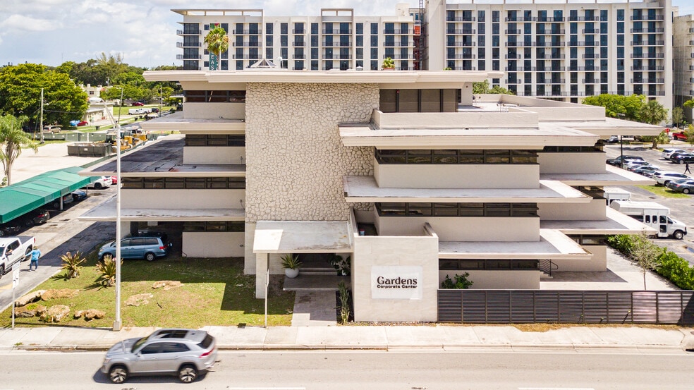 1125 NE 125th St, North Miami, FL à louer - Photo principale – Image 1 sur 12
