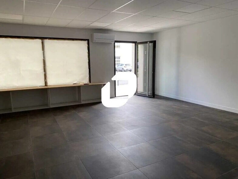 Local commercial dans Léognan à louer - Photo de l’immeuble – Image 1 sur 10