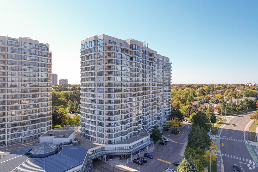 7300-7330 Yonge St, Vaughan, ON à louer - Photo de l’immeuble – Image 3 sur 9