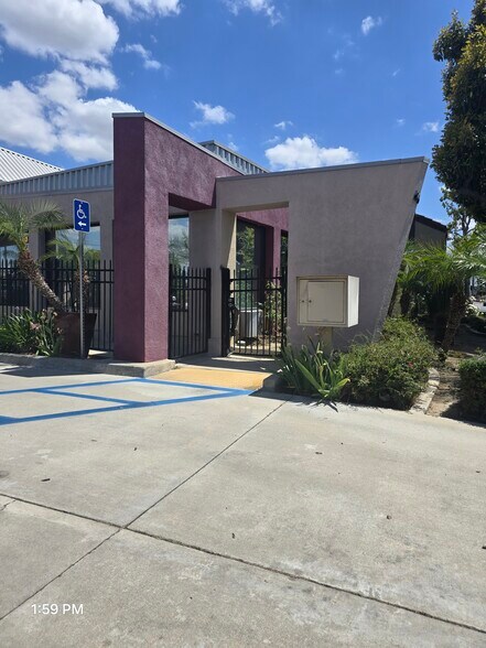 6346 Brockton Ave, Riverside, CA à vendre - Photo de l’immeuble – Image 2 sur 4
