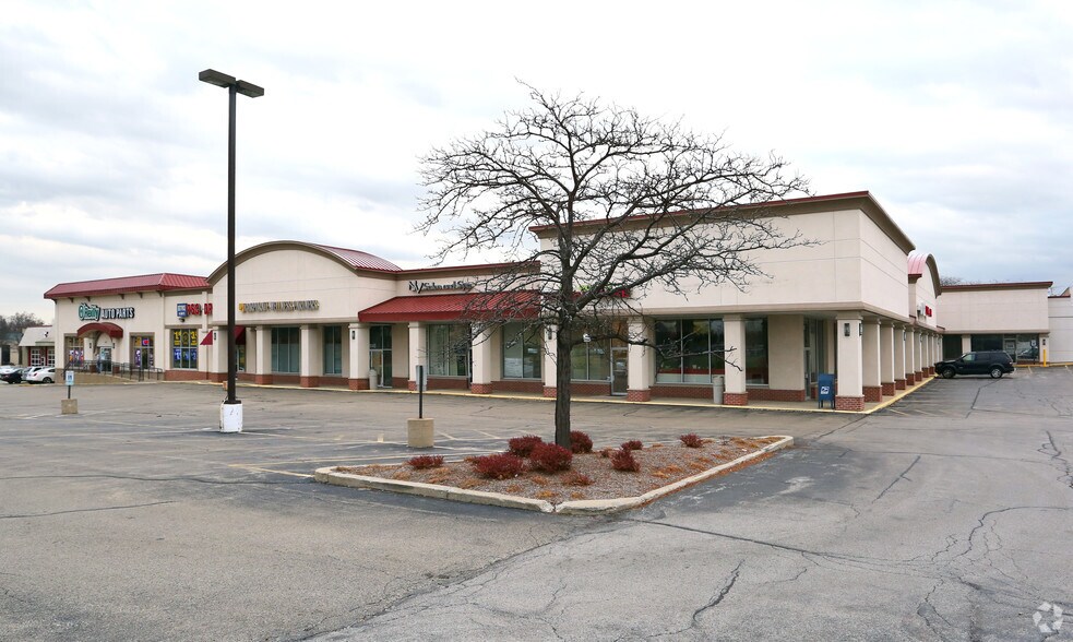 908-914 S Milwaukee Ave, Libertyville, IL à louer - Photo principale – Image 1 sur 7
