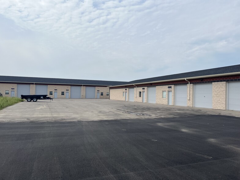 96 E 8th St, Waconia, MN à louer - Photo de l’immeuble – Image 1 sur 7