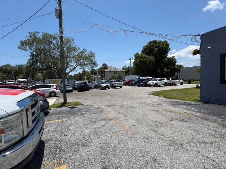 3000 W Oakland Park Blvd, Oakland Park, FL à louer - Photo de l’immeuble – Image 3 sur 6