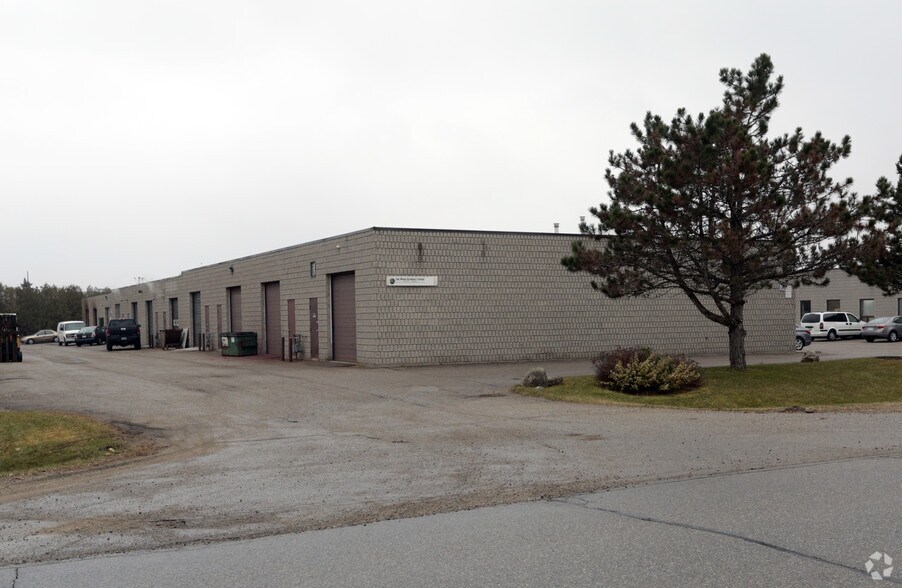 120 Malcolm Rd, Guelph, ON à louer - Photo de l’immeuble – Image 3 sur 4