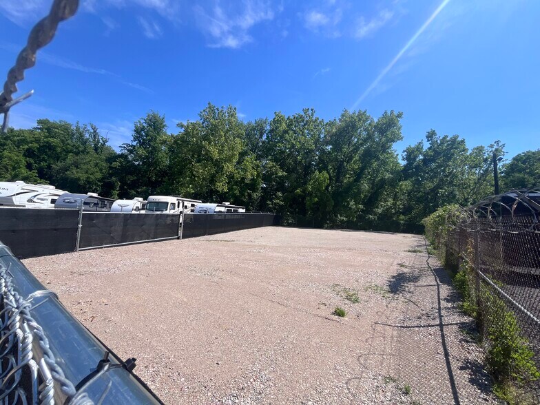 8317 Belair Rd, Baltimore, MD à louer - Photo de l’immeuble – Image 2 sur 3