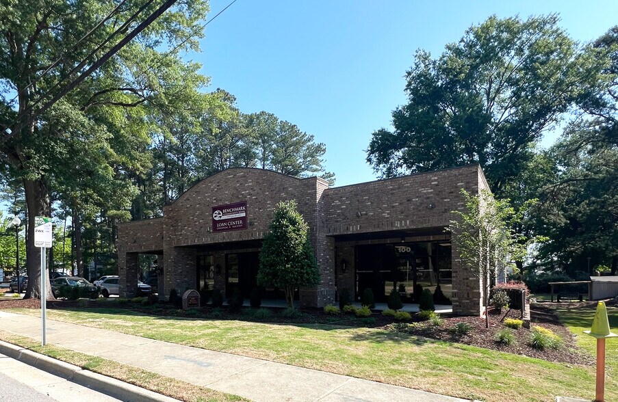 1006 N Arendell Ave, Zebulon, NC à louer - Photo de l’immeuble – Image 2 sur 6
