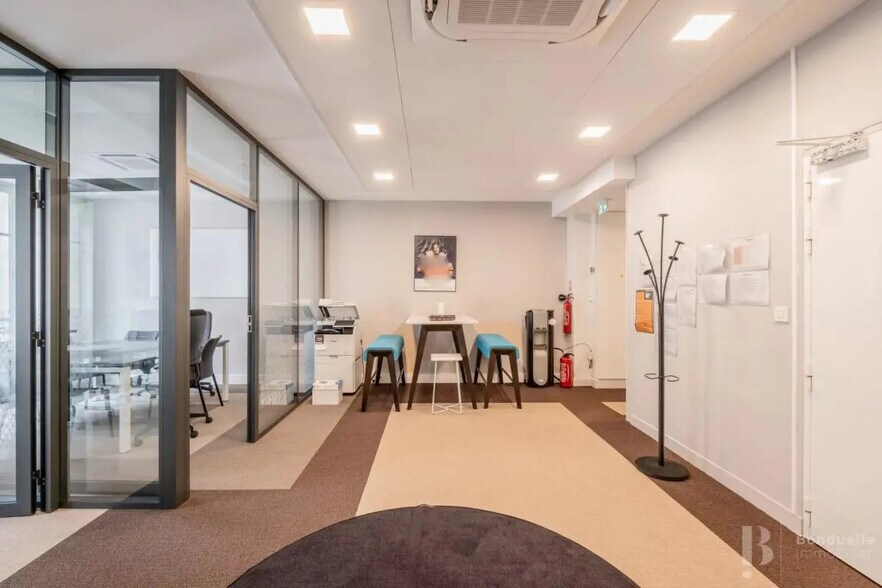 9 Rue Beaujon, Paris à louer - Photo de l’immeuble – Image 3 sur 28