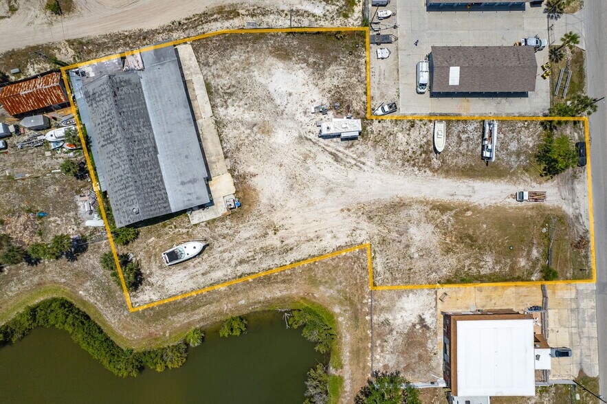 866 Buttonwood Dr, Fort Myers Beach, FL à vendre - Photo principale – Image 1 sur 8