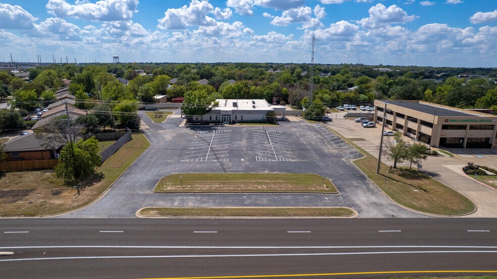 1003 N Earl Rudder Fwy, Bryan, TX à vendre - Photo de l’immeuble – Image 3 sur 17